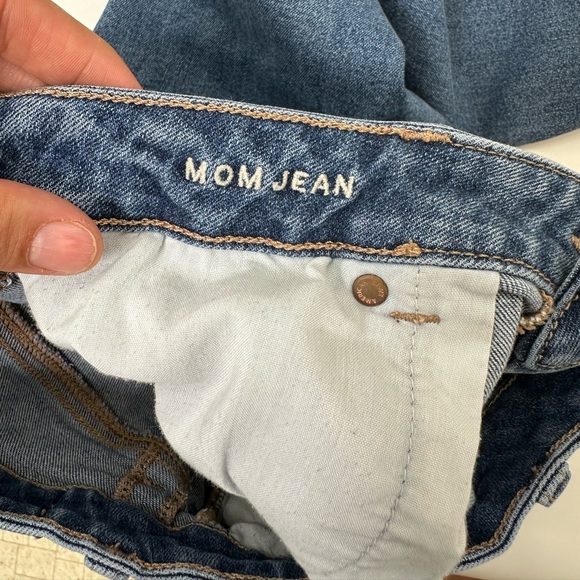AE stretch mom jeans size 10 L - Picture 4 of 6